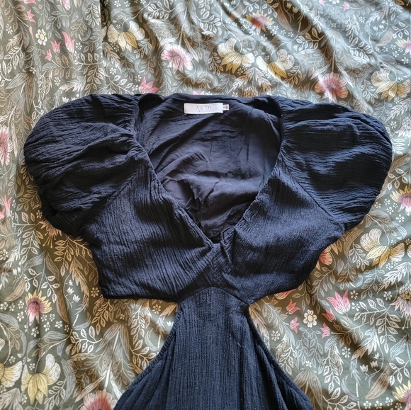 ASTR the Label Puff Sleeve Midi Dress - Picture 6 of 8